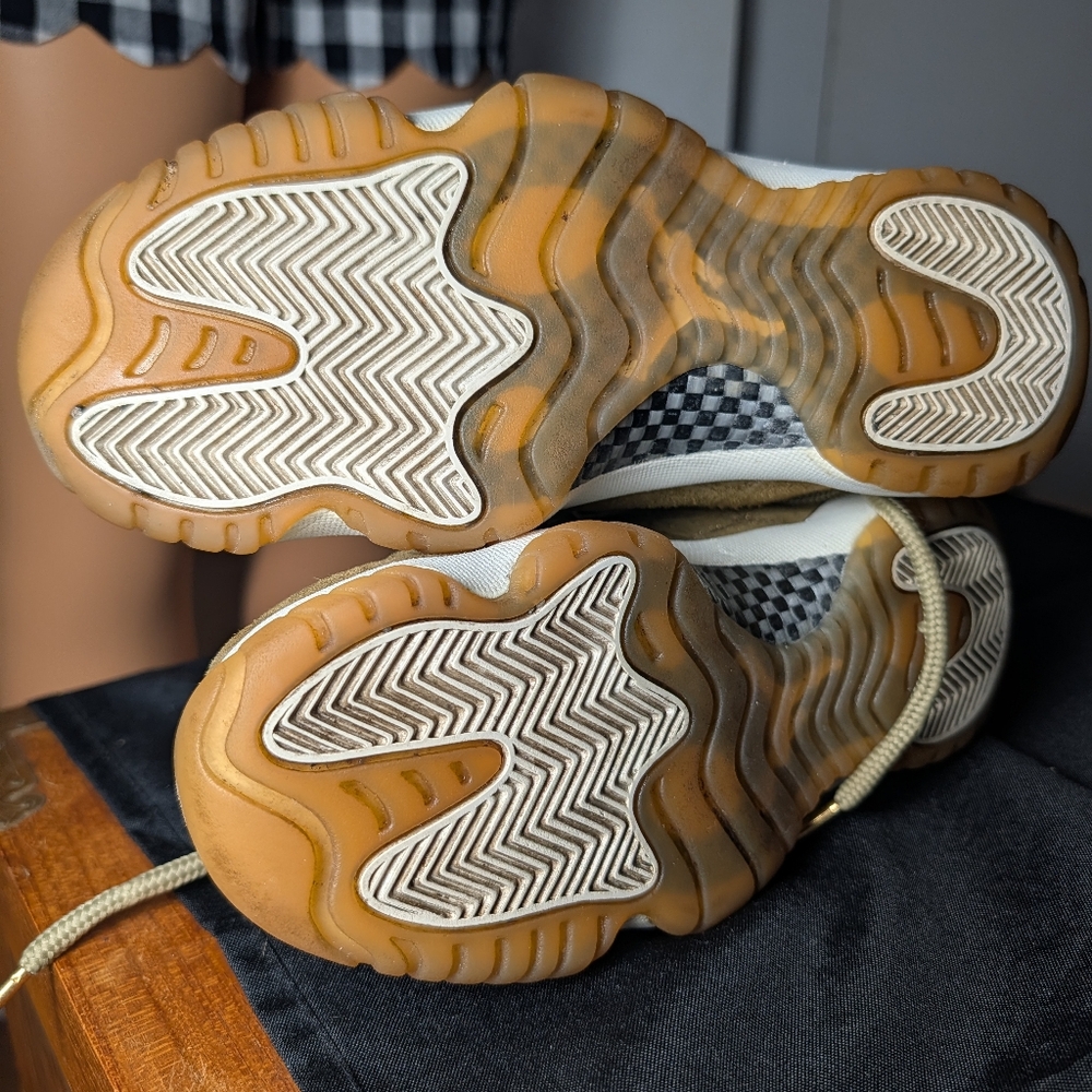 Women's Air Jordan 11 Retro "Neutral Olive" sneaker trainers Size 7(Women) - Picture 7 of 7